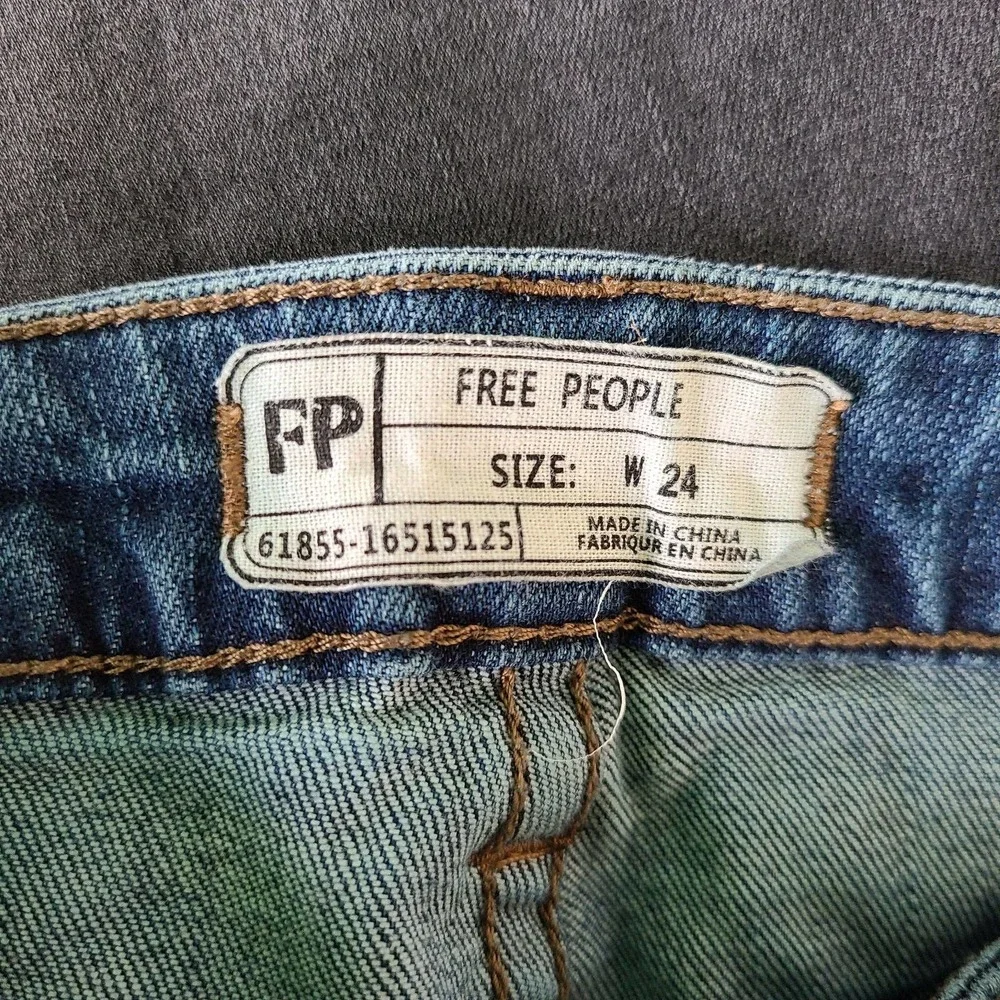 Free‎ People Cropped Flare destroyed jeans Size 24