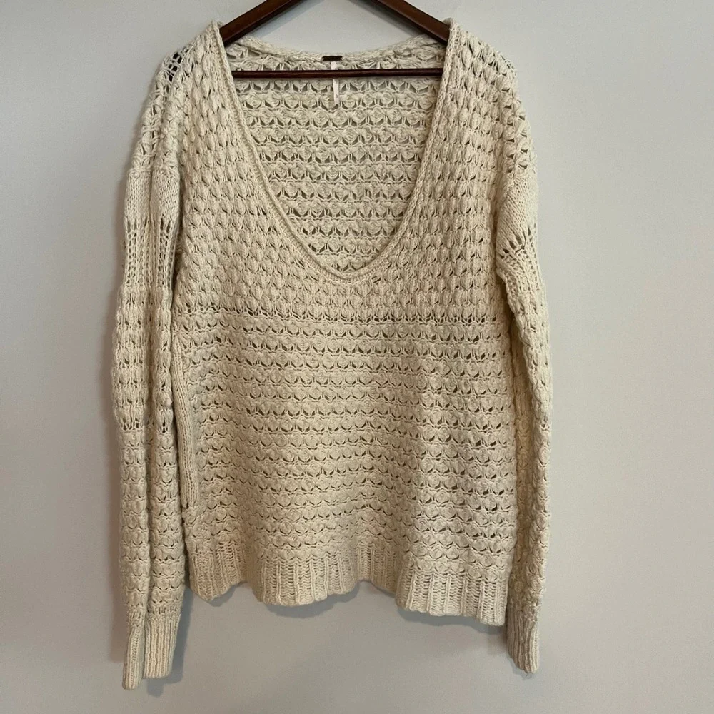 Free People Cream V-Neck Chunky Crochet Wool Blend Knit Sweater Large