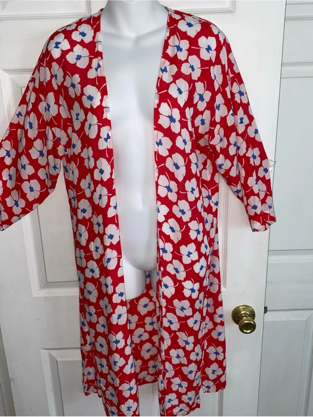 LOFT red white