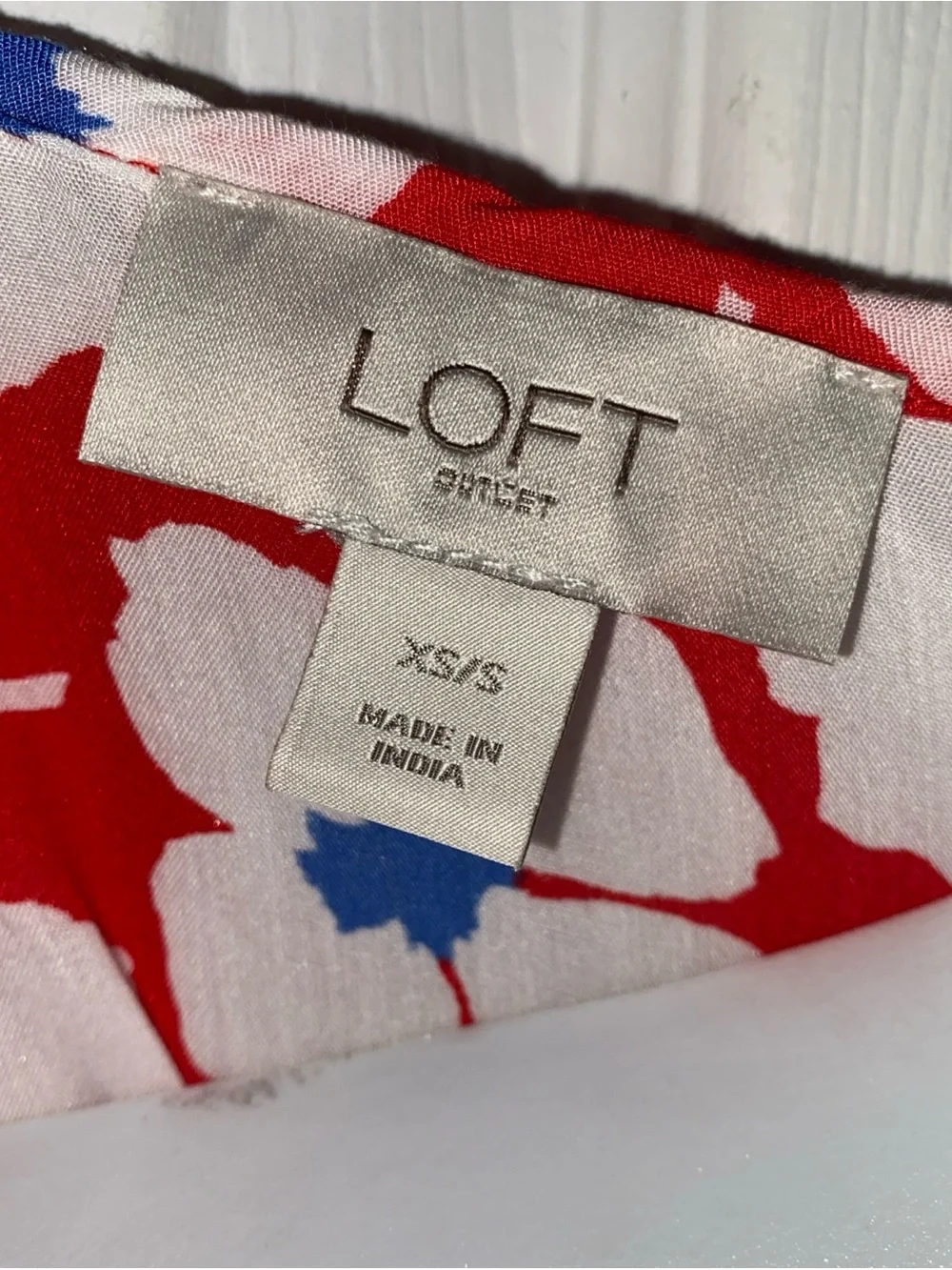 LOFT red white