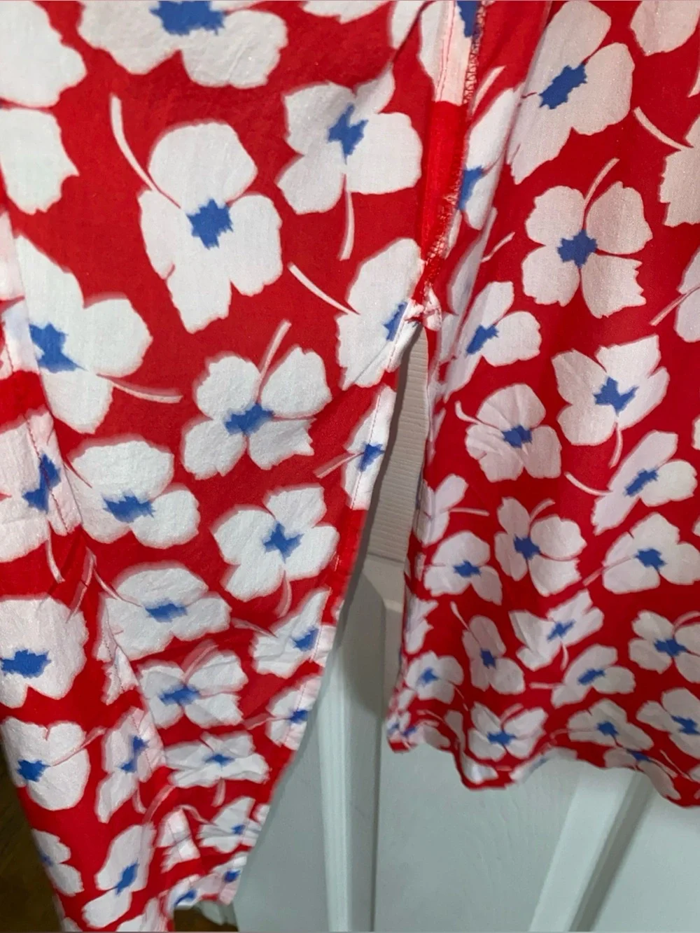LOFT red white