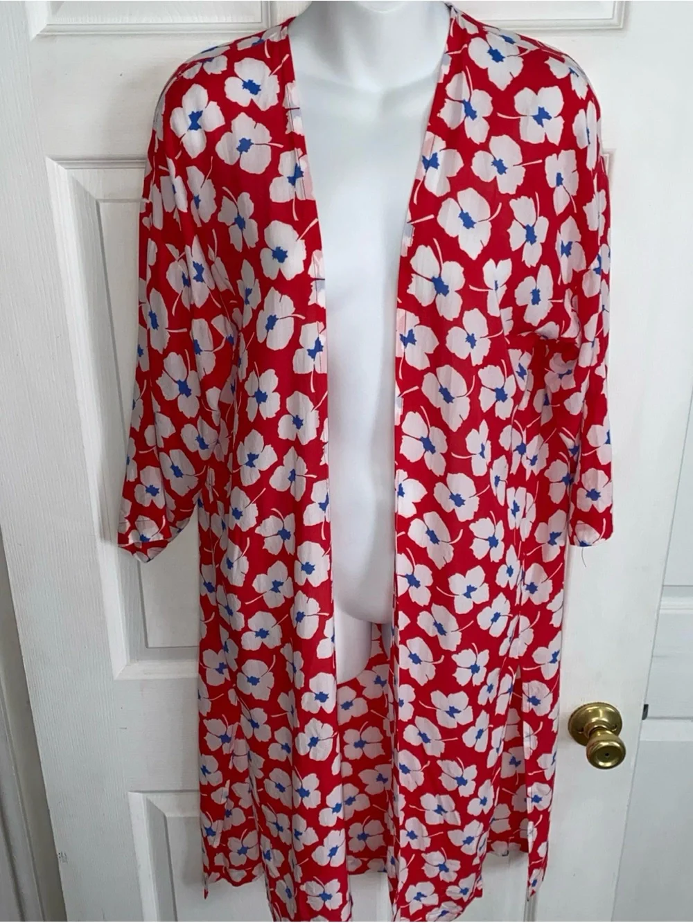 LOFT red white
