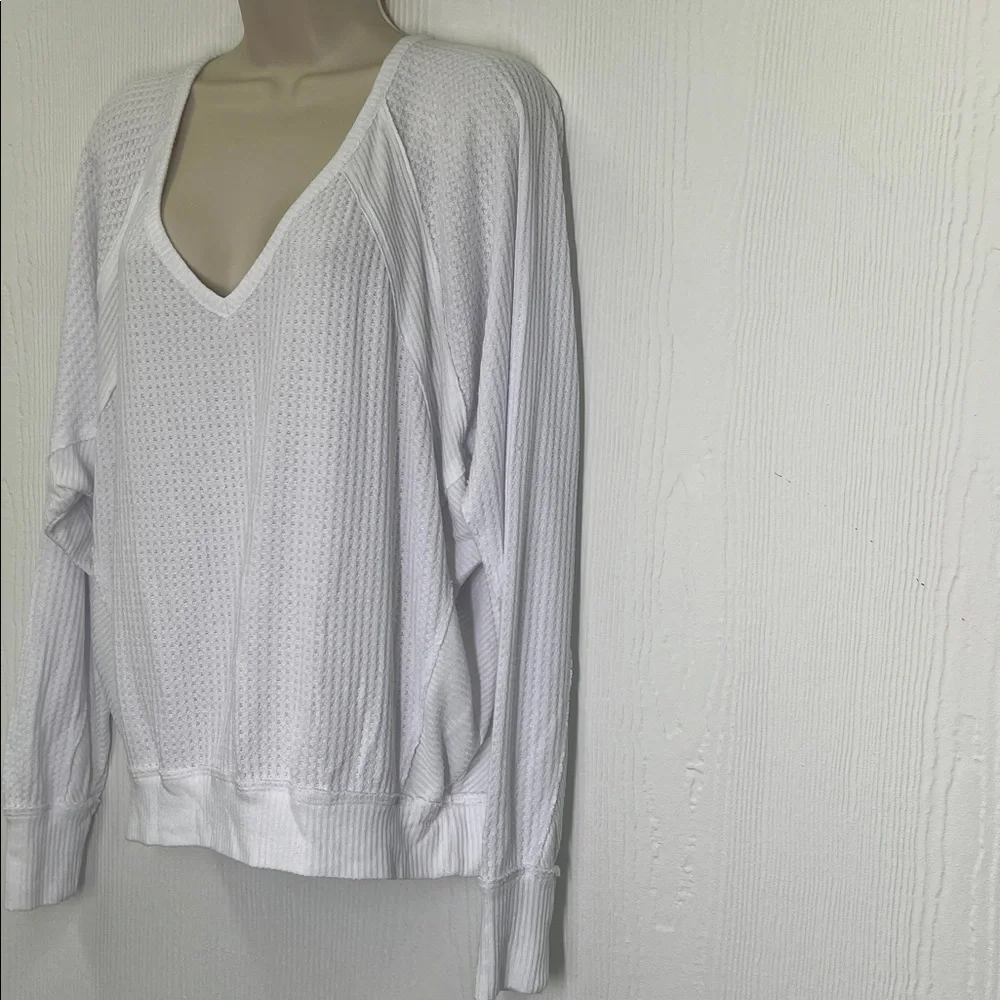 Free People - Santa Clara White Thermal Oversized V Neck Long Sleeve Blouse Sm