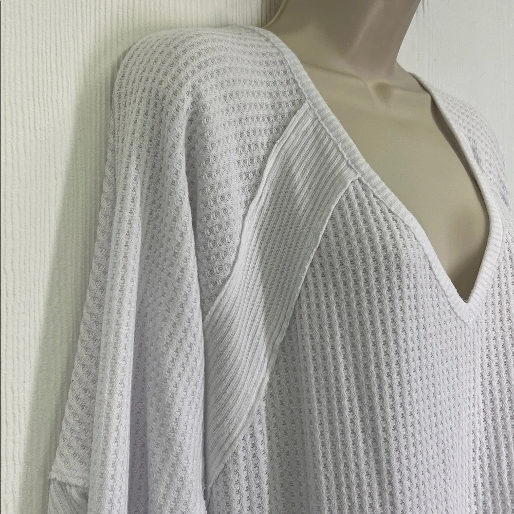 Free People - Santa Clara White Thermal Oversized V Neck Long Sleeve Blouse Sm