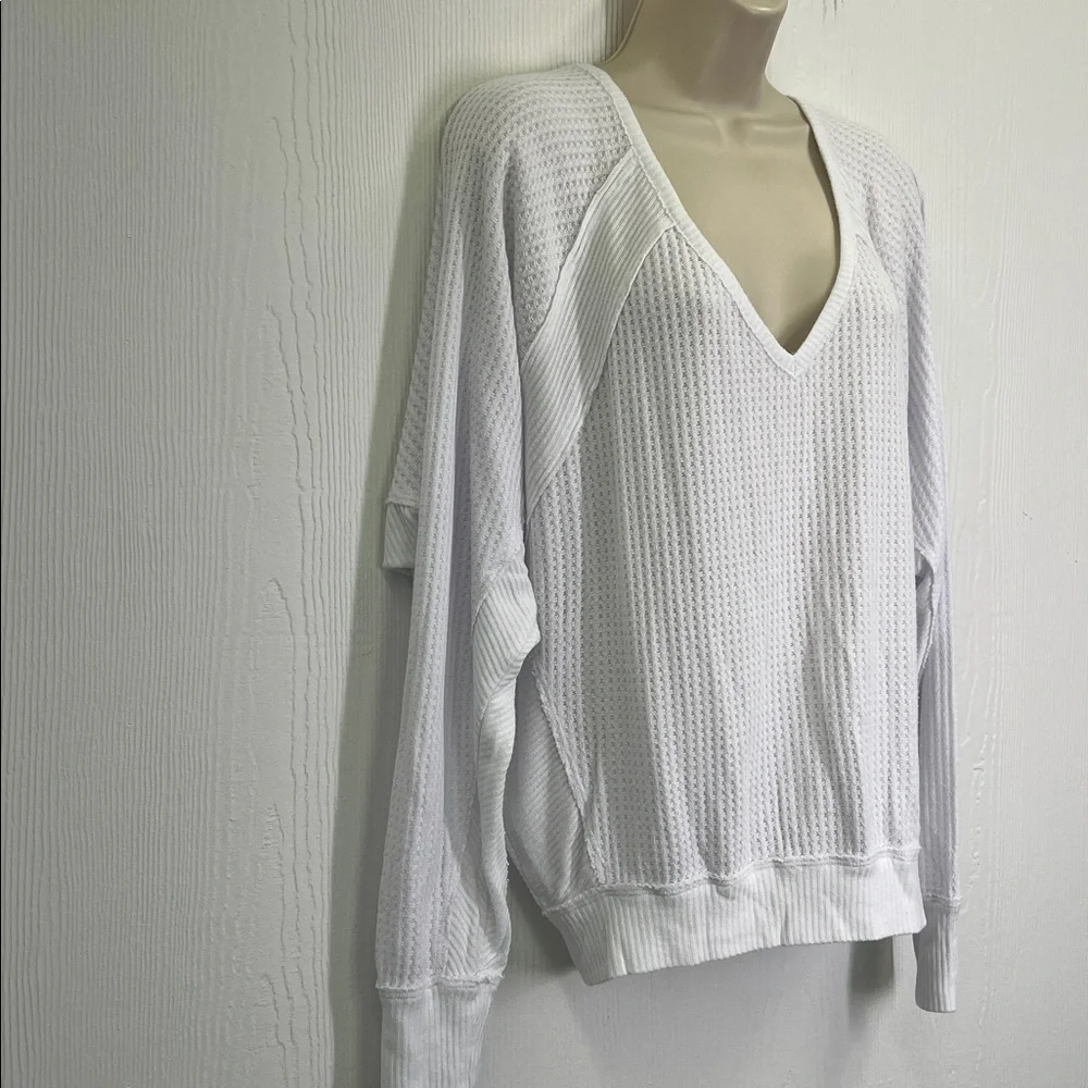 Free People - Santa Clara White Thermal Oversized V Neck Long Sleeve Blouse Sm