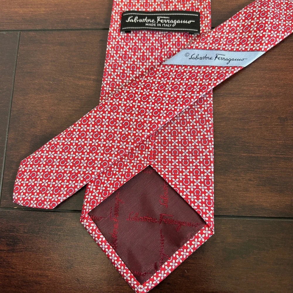 Salvatore Ferragamo Necktie Mens OS Red Excellent Gancini Horseshoe Floral Silk