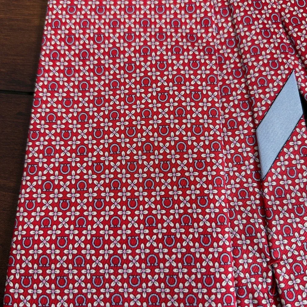 Salvatore Ferragamo Necktie Mens OS Red Excellent Gancini Horseshoe Floral Silk