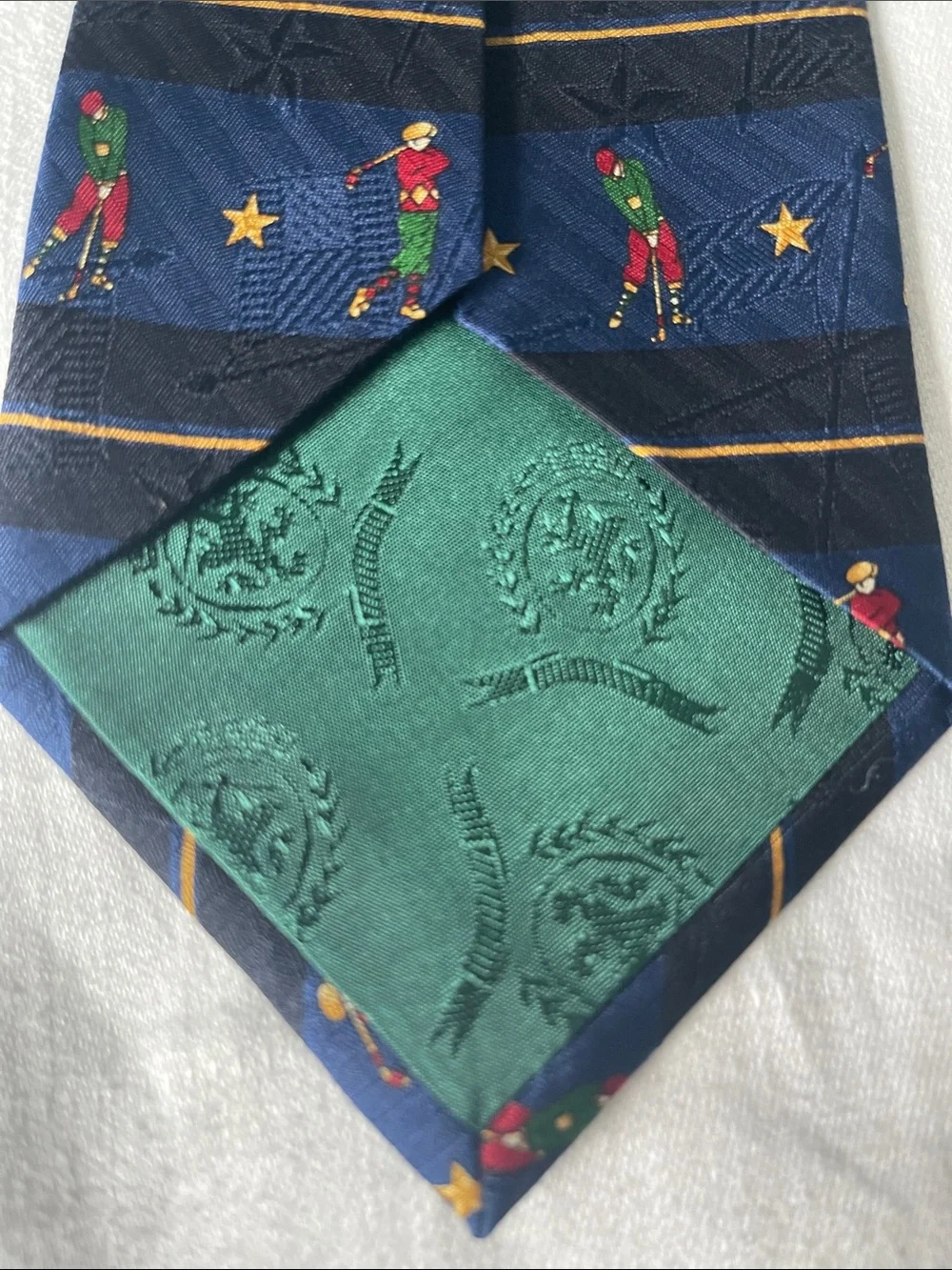 Tommy Hilfiger silk add motifs