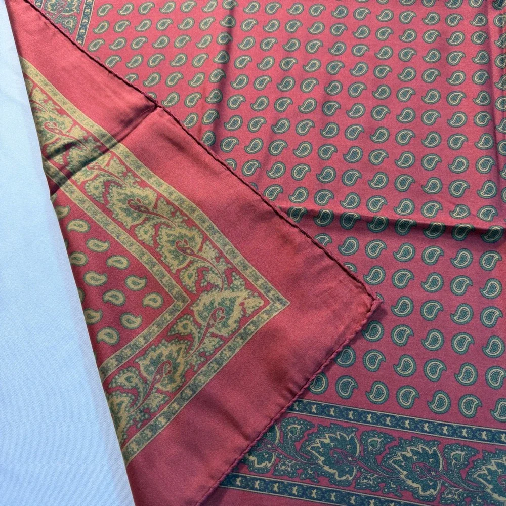 unbranded motif accent shape