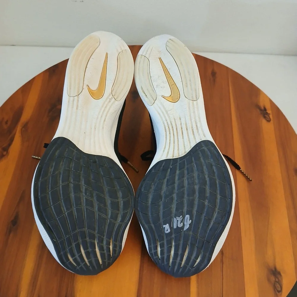 Nike see images