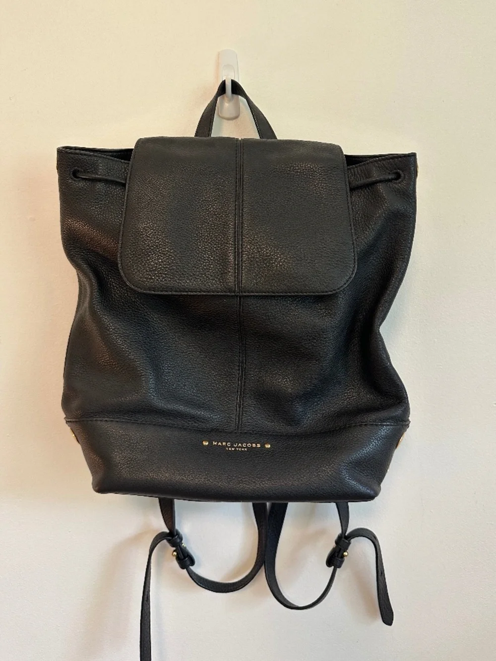 Marc Jacobs Drawstring Backpack in Black Pebbled Leather
