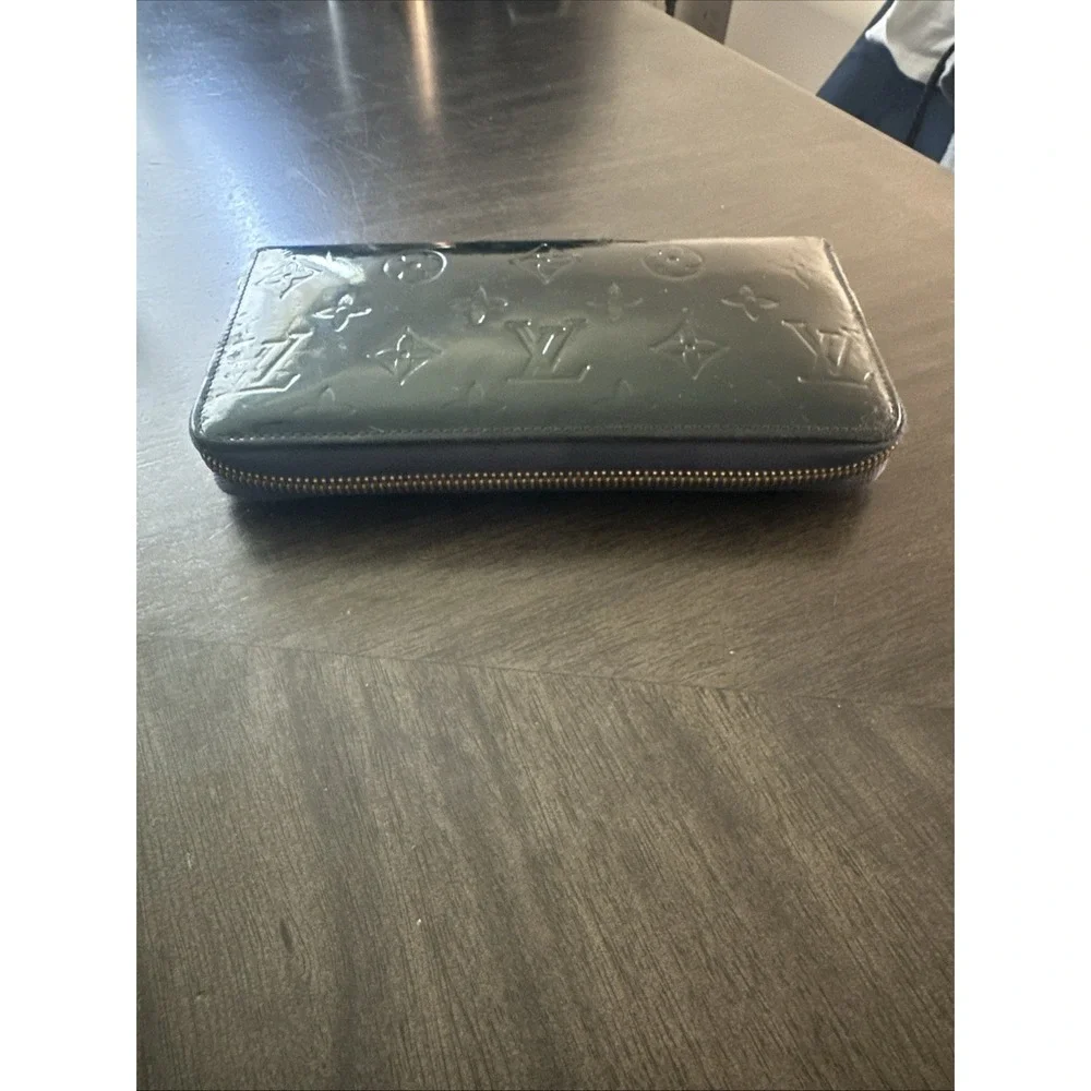 Louis Vuitton Monogram Vernis Zippy Wallet Bleu Nuit