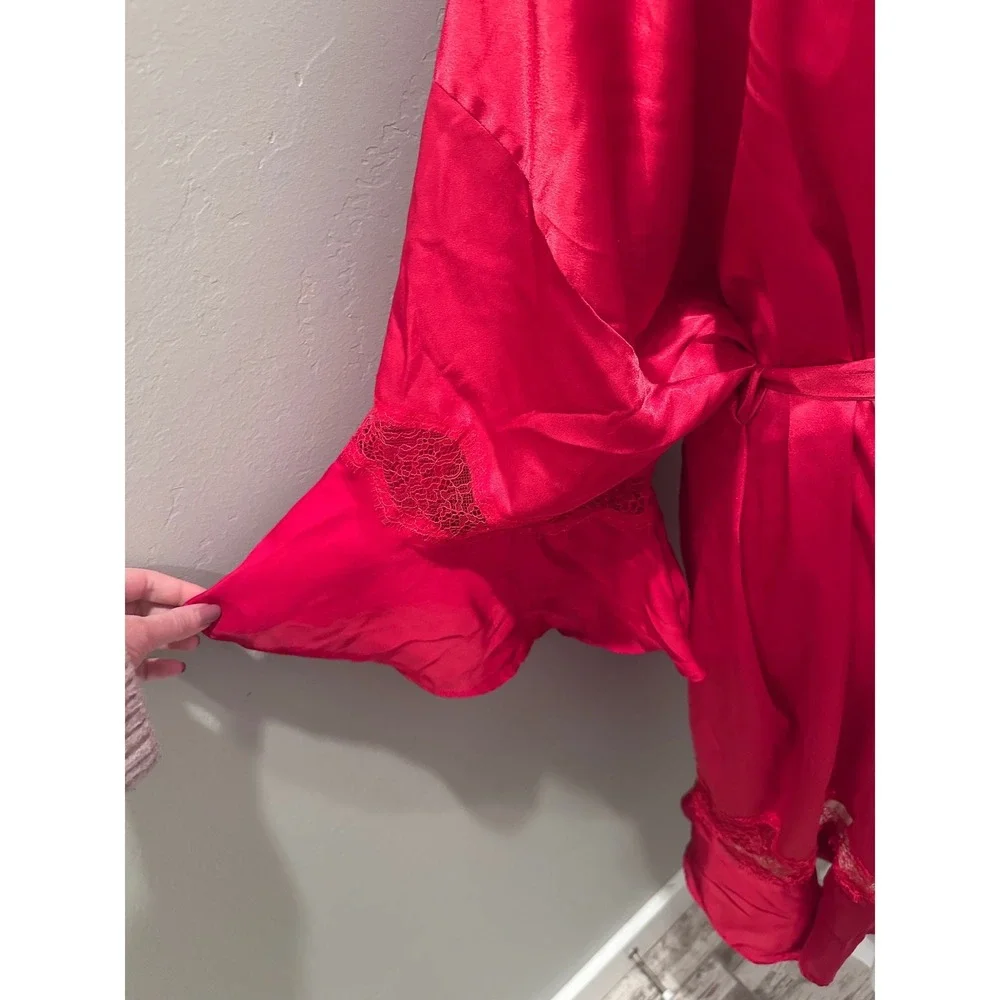 Victoria's Secret Red Satin Ruffle Bell Sleeve Robe Size Medium/Large‎
