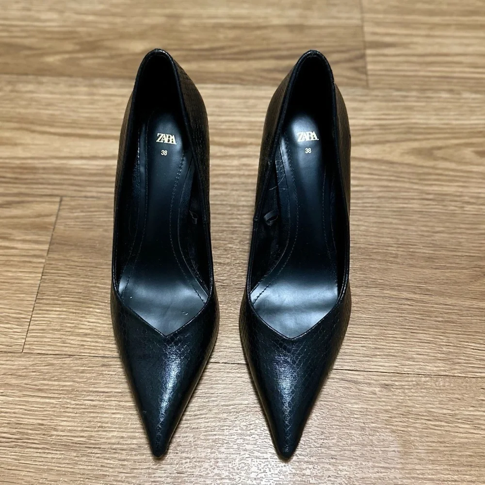 Zara black pointed toe shoes