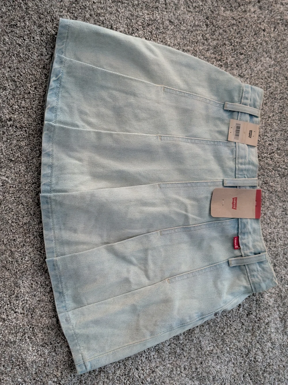 Levis tees waistband
