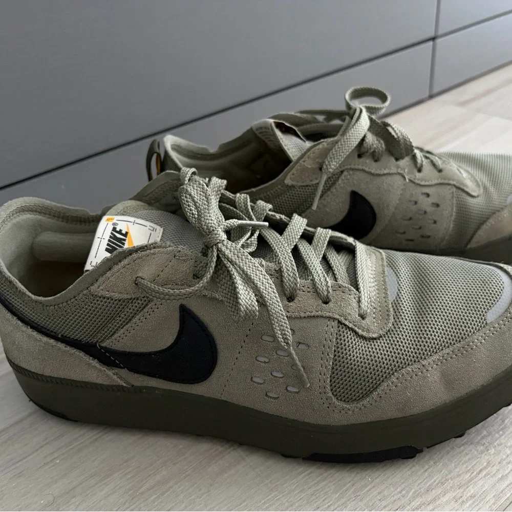 Nike men’s sneakers