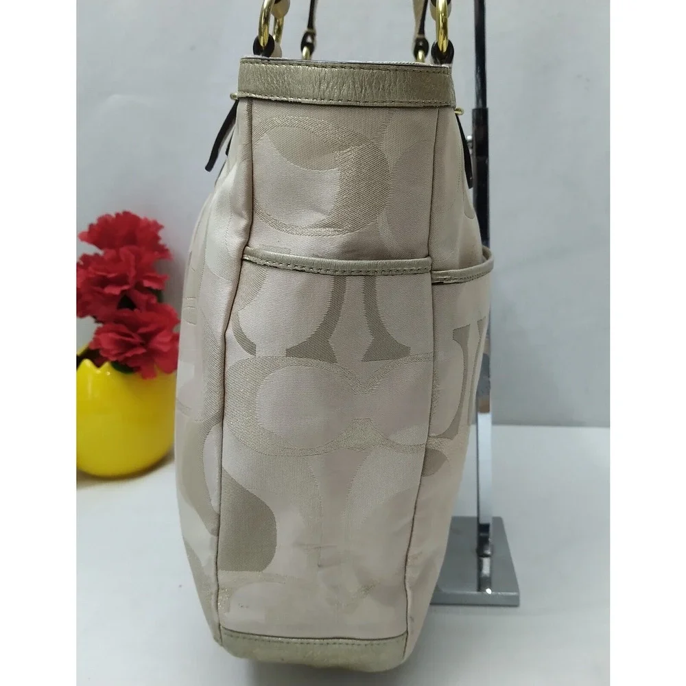 Coach signature cream