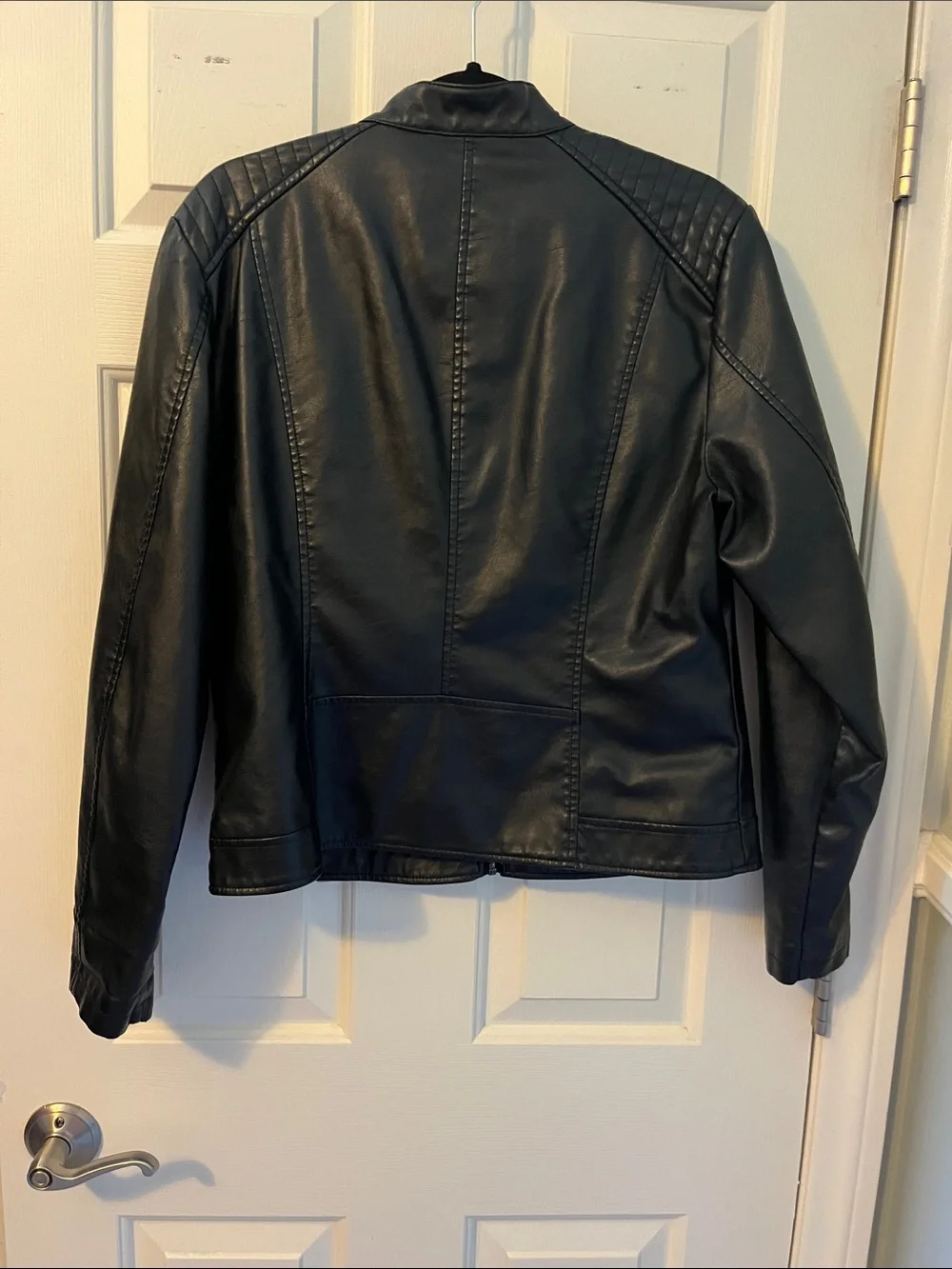 Fahsyee sleek black