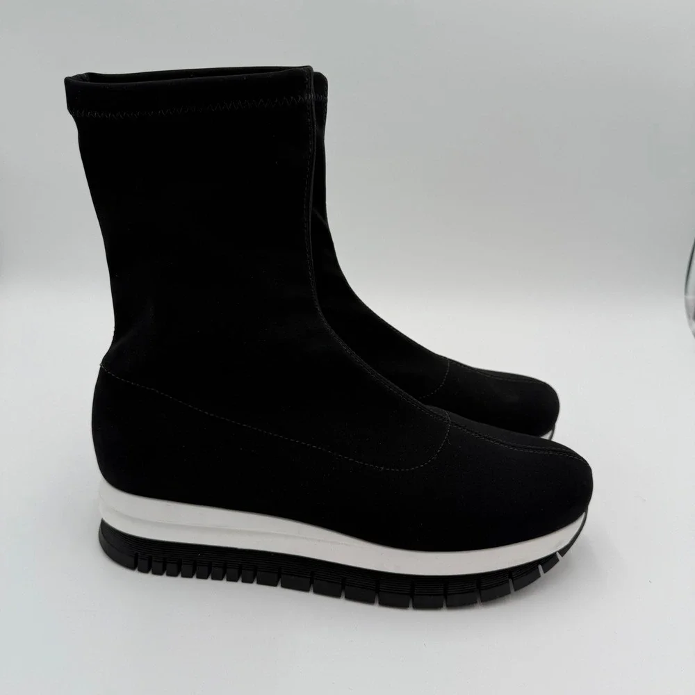 NWOT La‎ Canadienne Nina Pull On Sock Boots City Dry Bootie 10 Black Platform