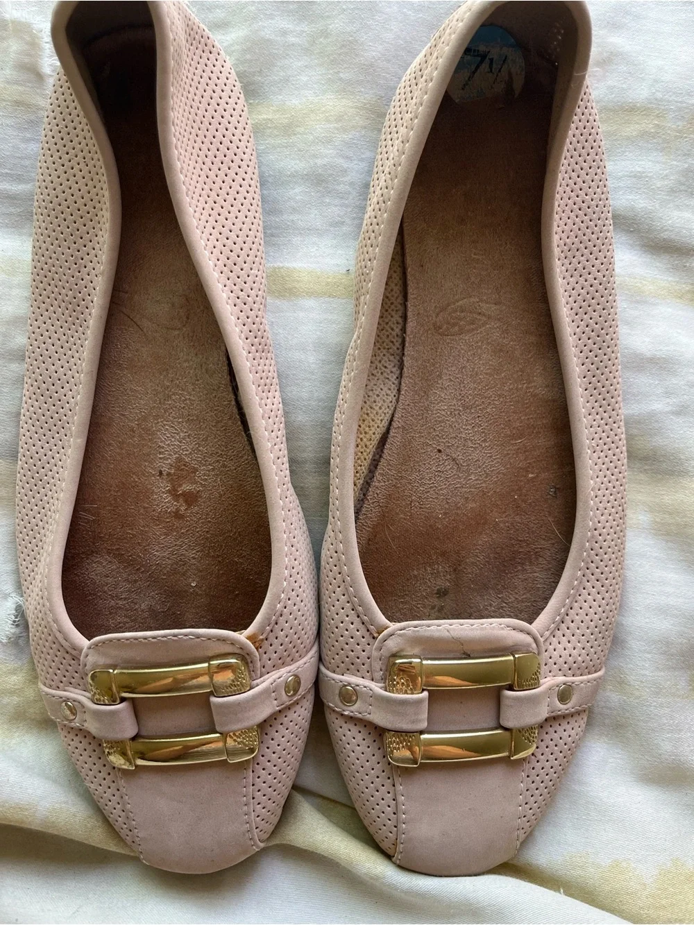 AEROSOLES texture accent