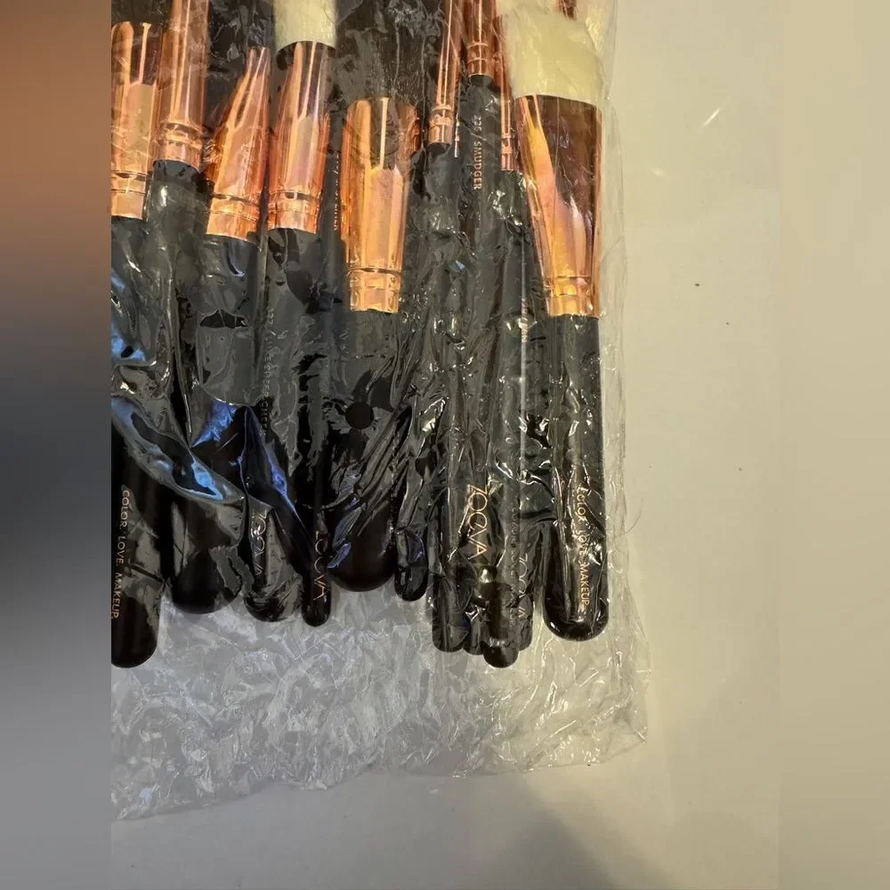 Mixed make-up brushes #16