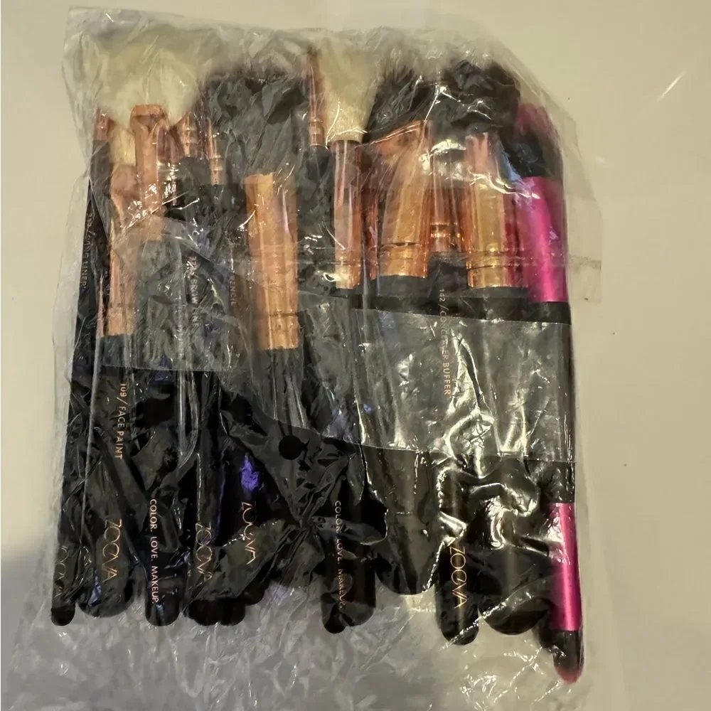 Mixed make-up brushes #16