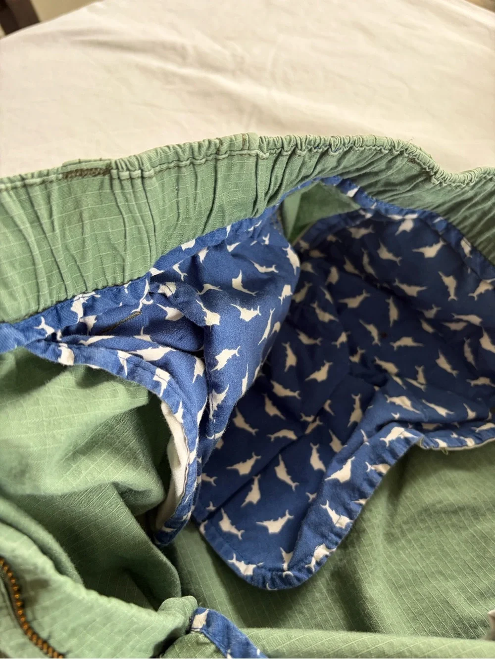 Tommy Bahama Men’s L Elastic Waist Cargo Shorts Green Marlin Shark Lining L/G
