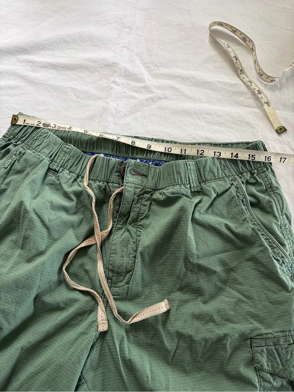 Tommy Bahama Men’s L Elastic Waist Cargo Shorts Green Marlin Shark Lining L/G