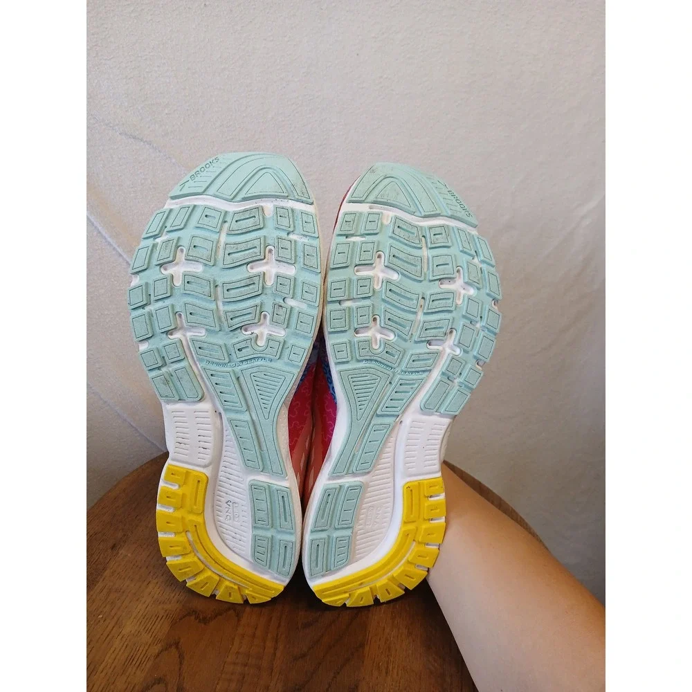 Brooks like new