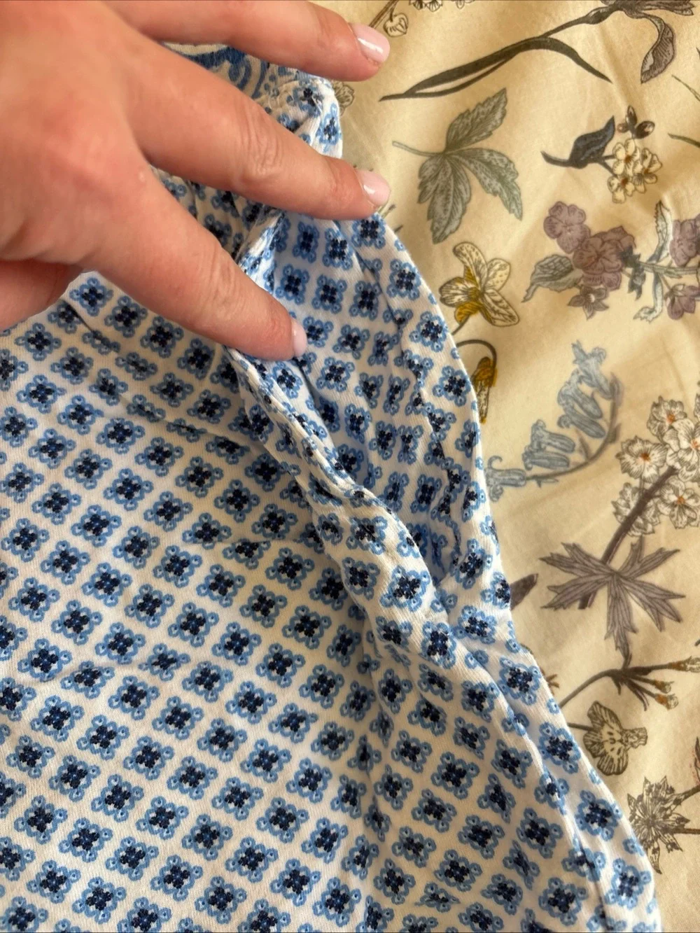 Carole Hochman sz S ladies cotton V-Neck Top with Blue Patterned lounge shorts