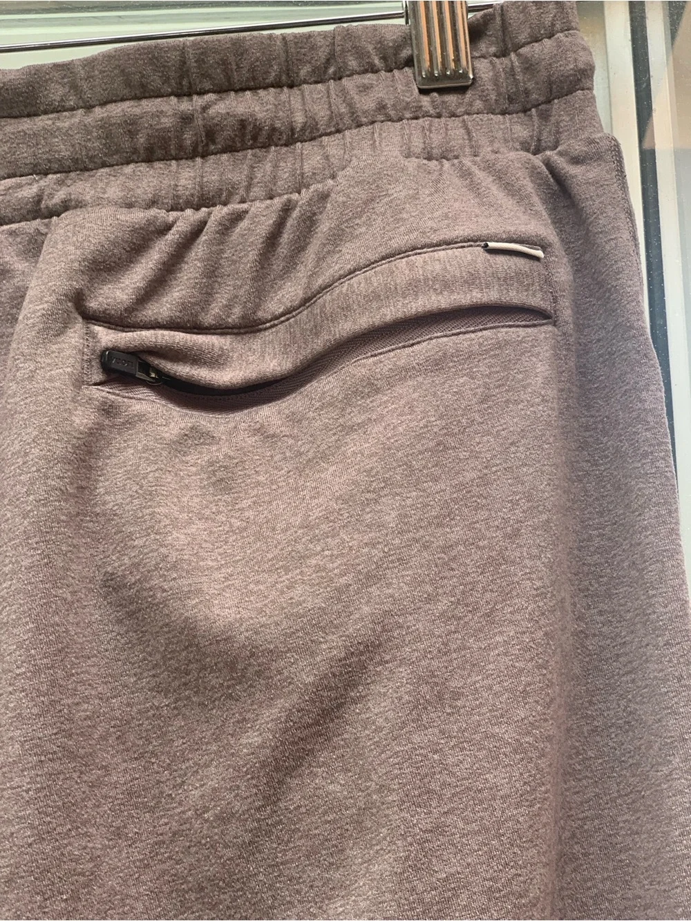 Vuori performance joggers