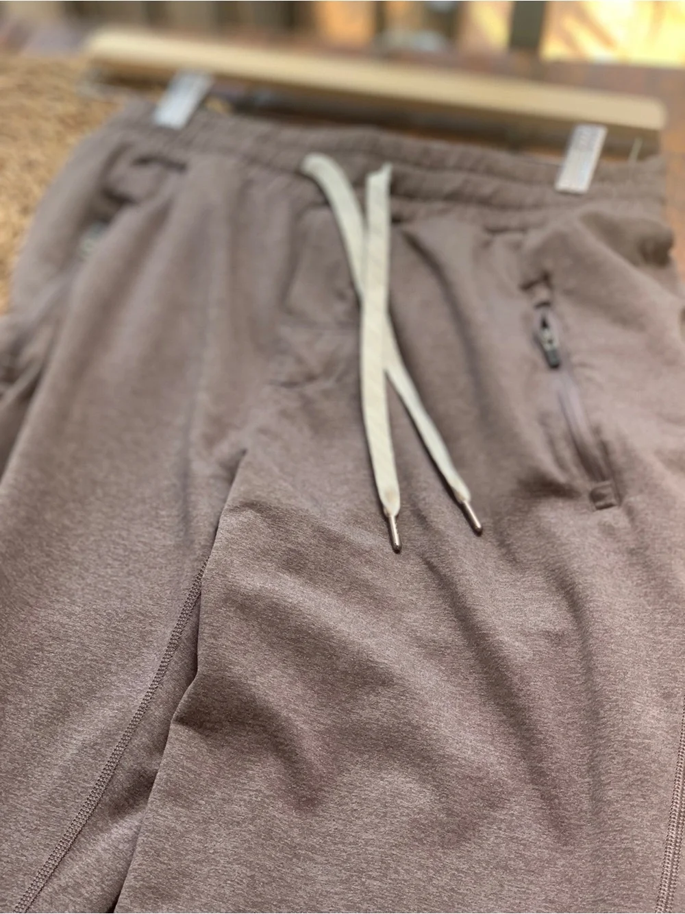 Vuori performance joggers