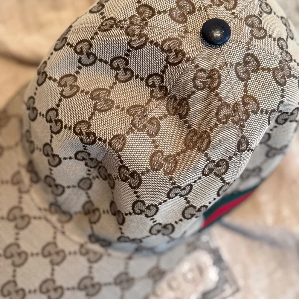 Gucci Beige GG Supreme Canvas Baseball Cap with Web Stripe