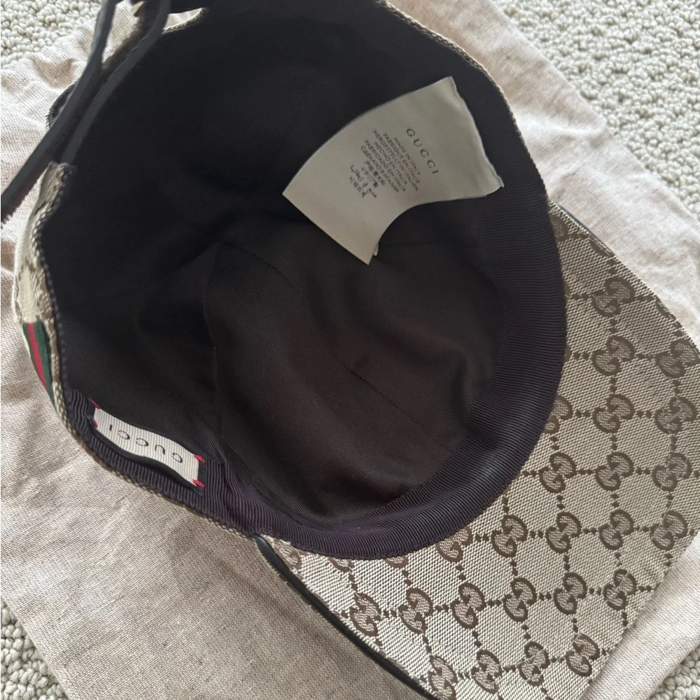 Gucci Beige GG Supreme Canvas Baseball Cap with Web Stripe