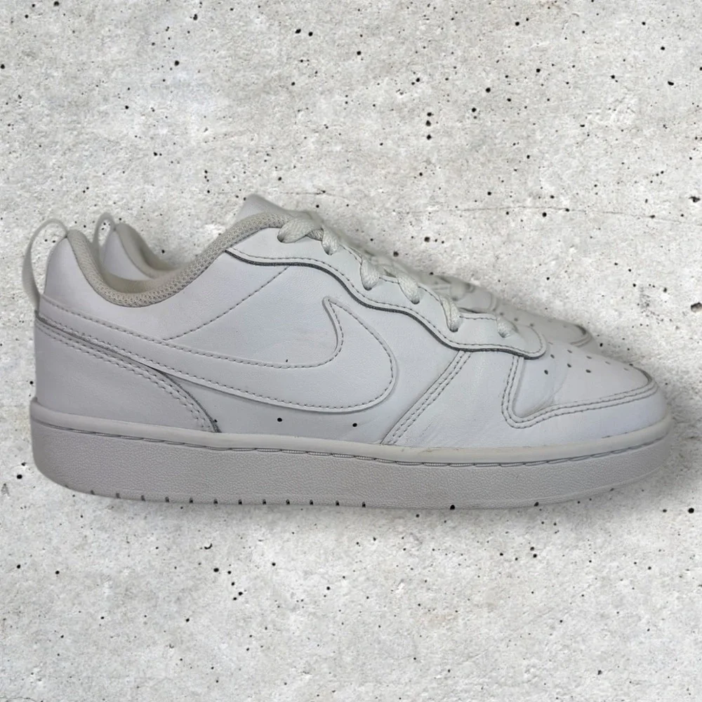 Kids Nike Court Borough Low 2 size 6Y