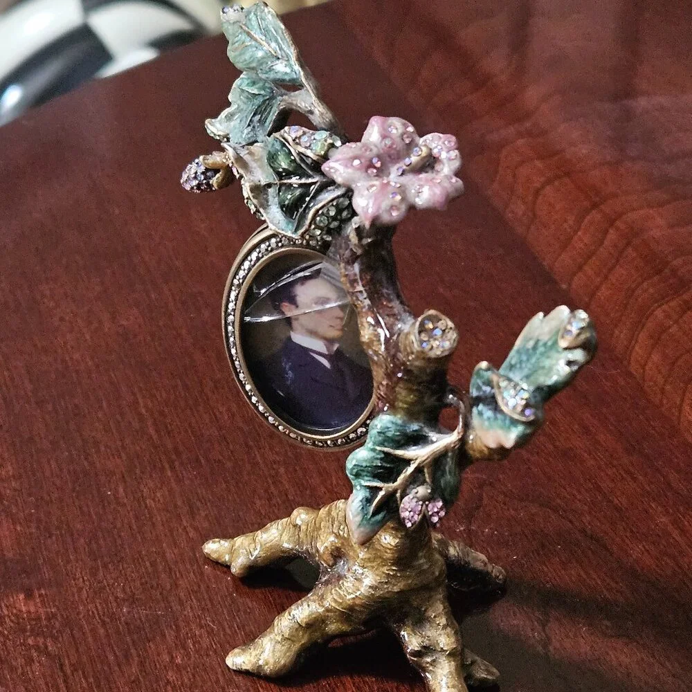 Jay Strongwater actual comes crystals