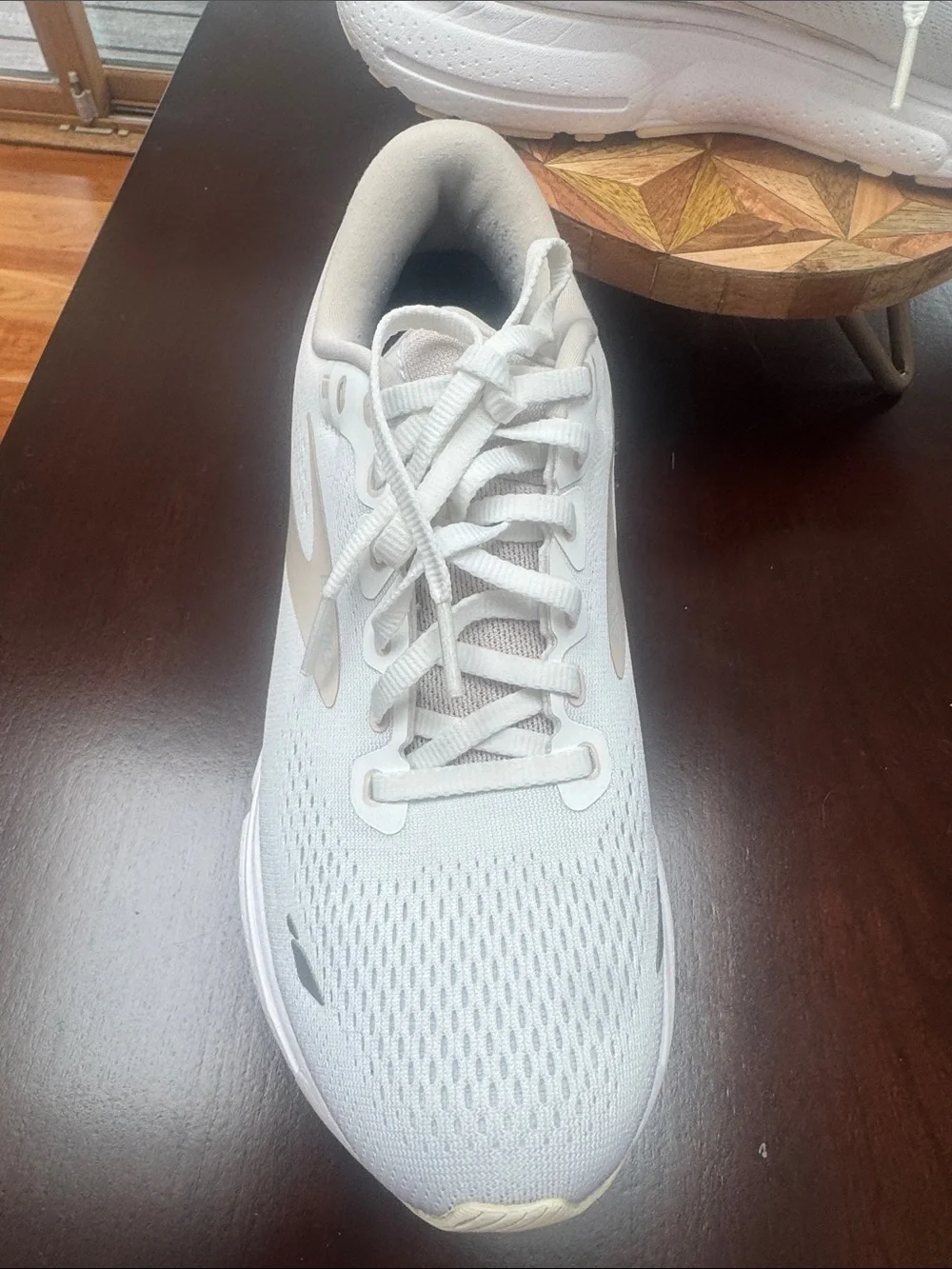 Brooks lightweight white