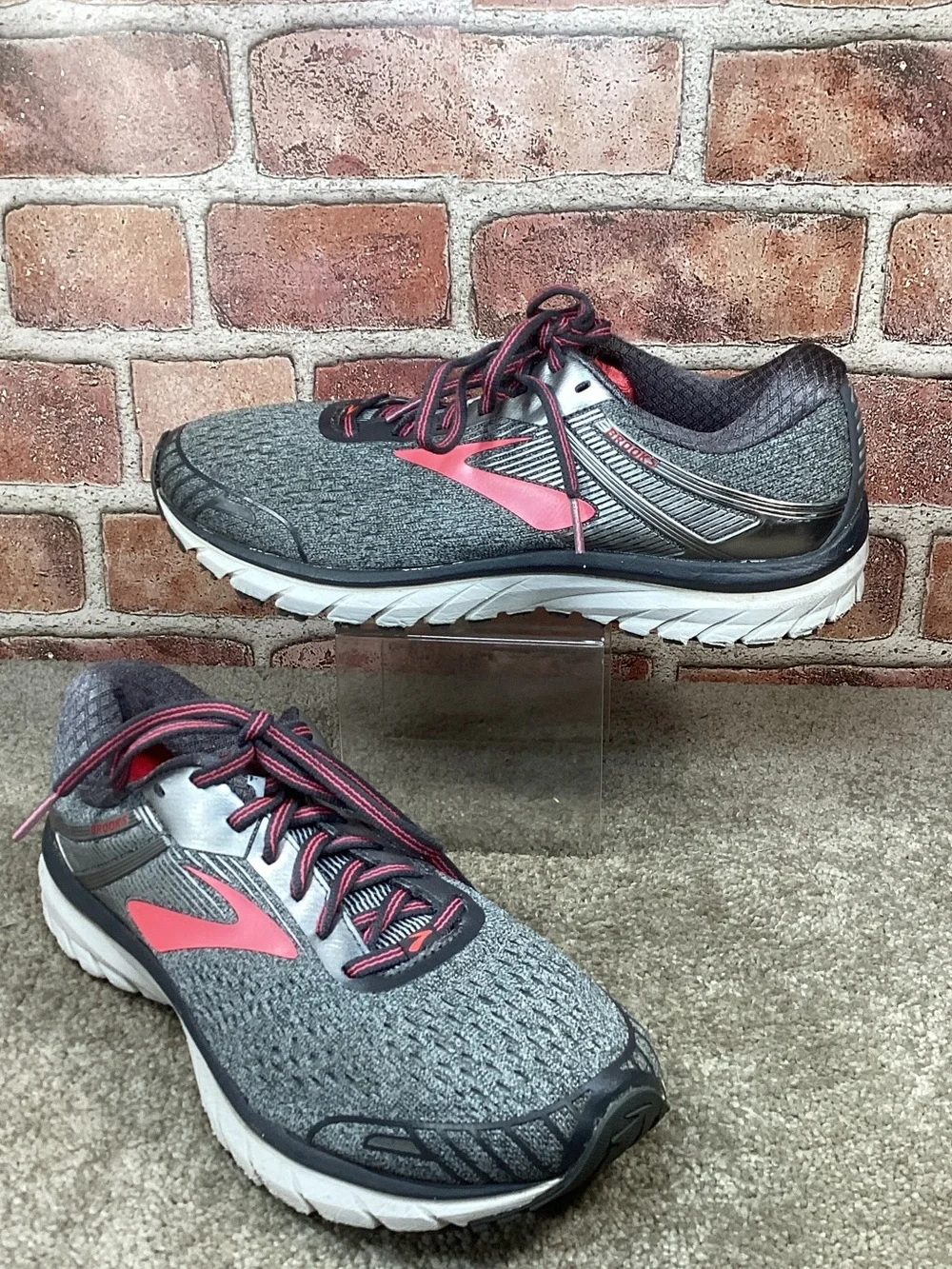 Brooks Adrenaline GTS 18 women’s running shoes sneakers size 9.5