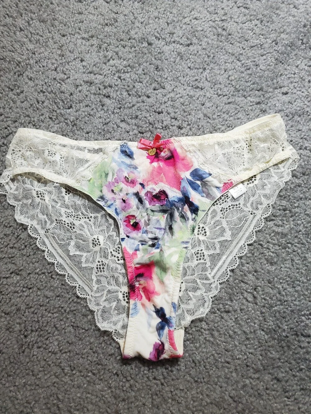 Cacique Cream and Pink Floral Lace Bra Set