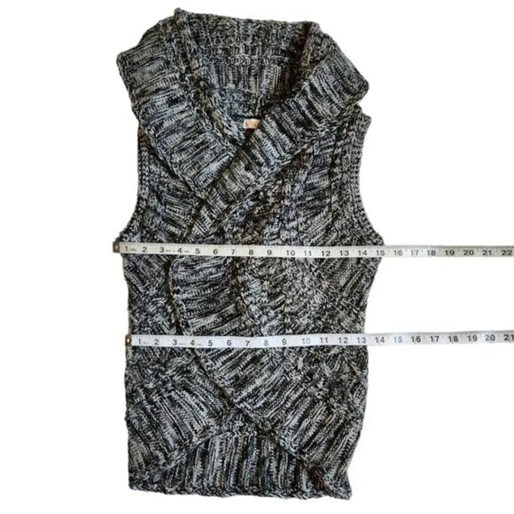 It's Our Time Black White Grey Open Front Sleeveless Cardigan Shrug UNKNOWN SIZE
