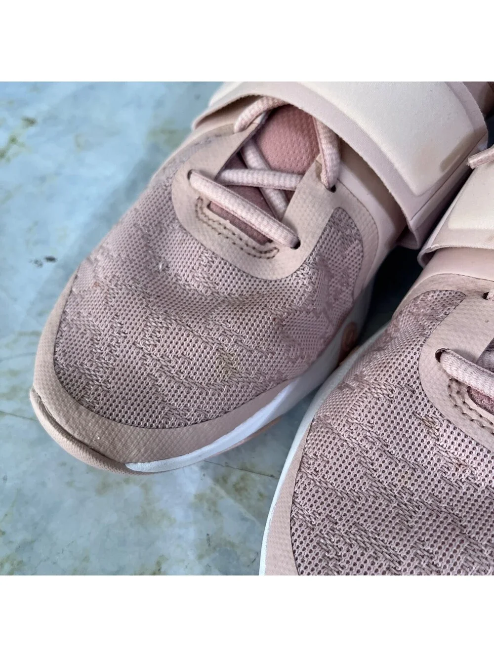 Nike strap discoloration