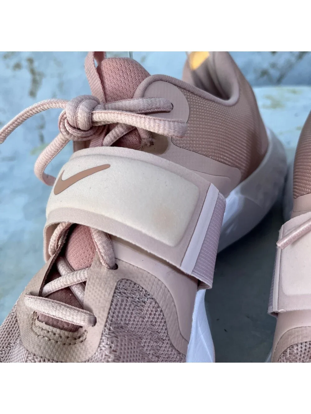 Nike strap discoloration
