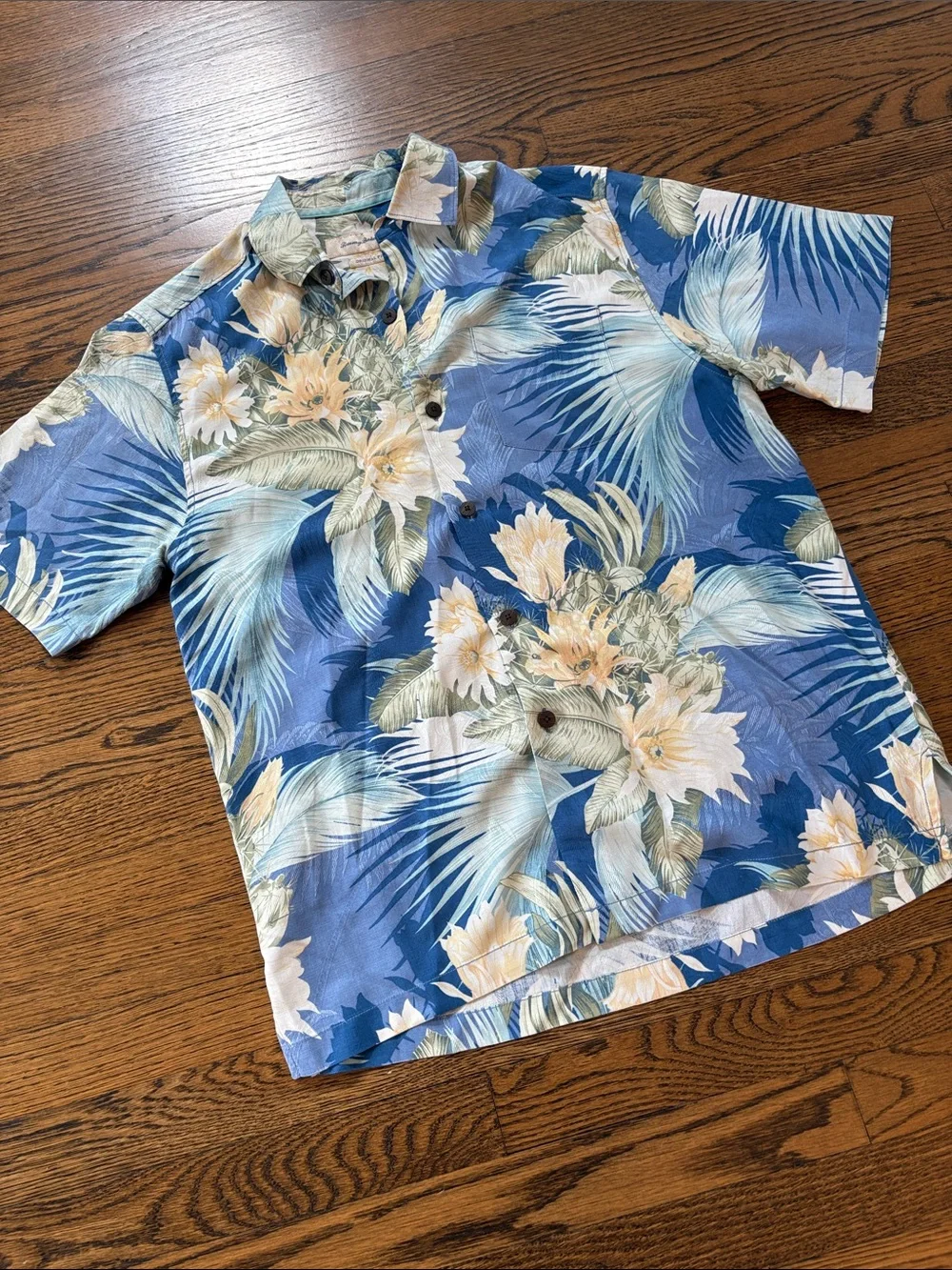Tommy Bahama Original Fit Blue Floral Short-Sleeve Hawaiian Shirt, S