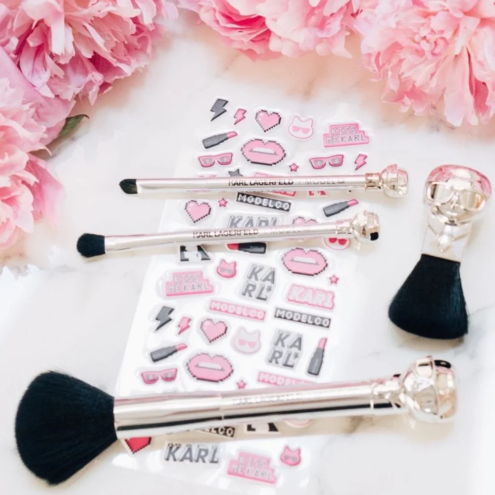 new Karl Lagerfeld + Modelco ꧁ Limited Edition Karl Buki Kabuki Brush ꧁ Silver