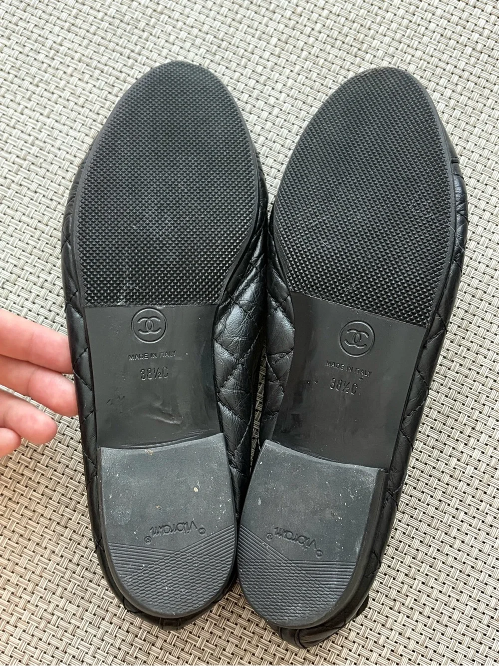 CHANEL Black Quilted Leather CC Logo Ballet Flats