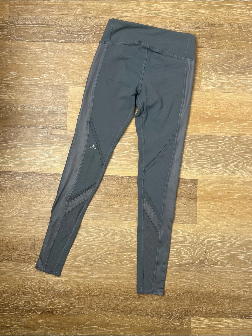 ALO Yoga dark grey
