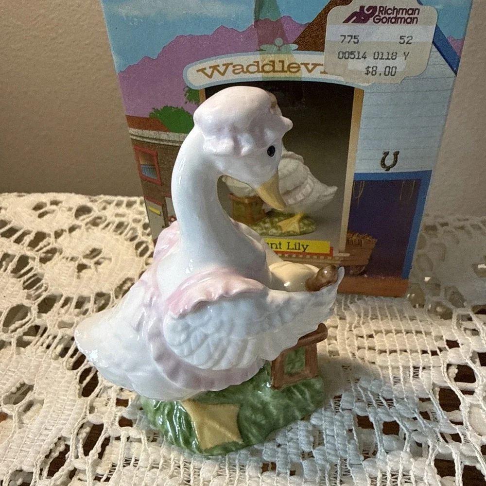 Mother Goose Baker Waddleville Country Porcelain Figurine 4