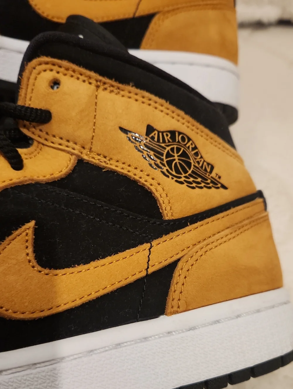 Nike Air Jordan 1 Mid SE Desert Ochre 7.5
