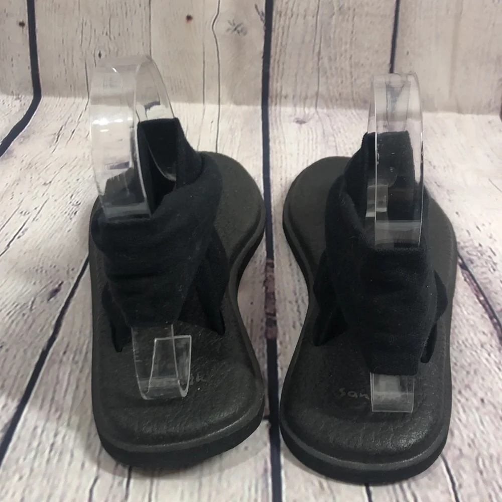 Sanuk yoga sandals black
