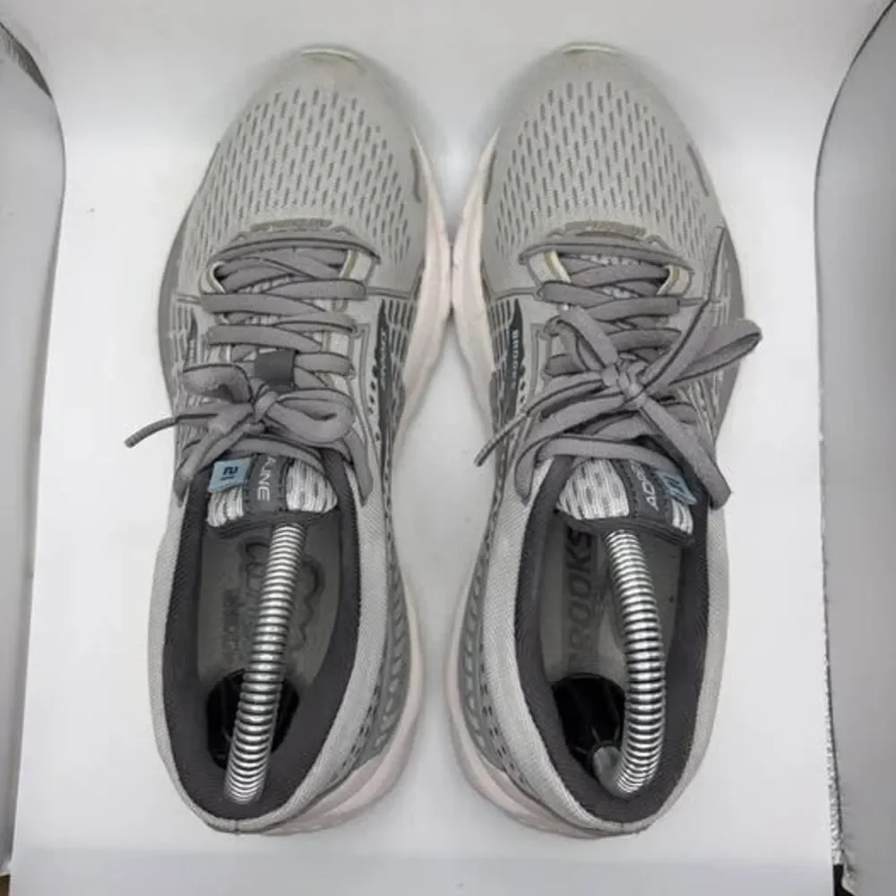 Brooks women’s gray
